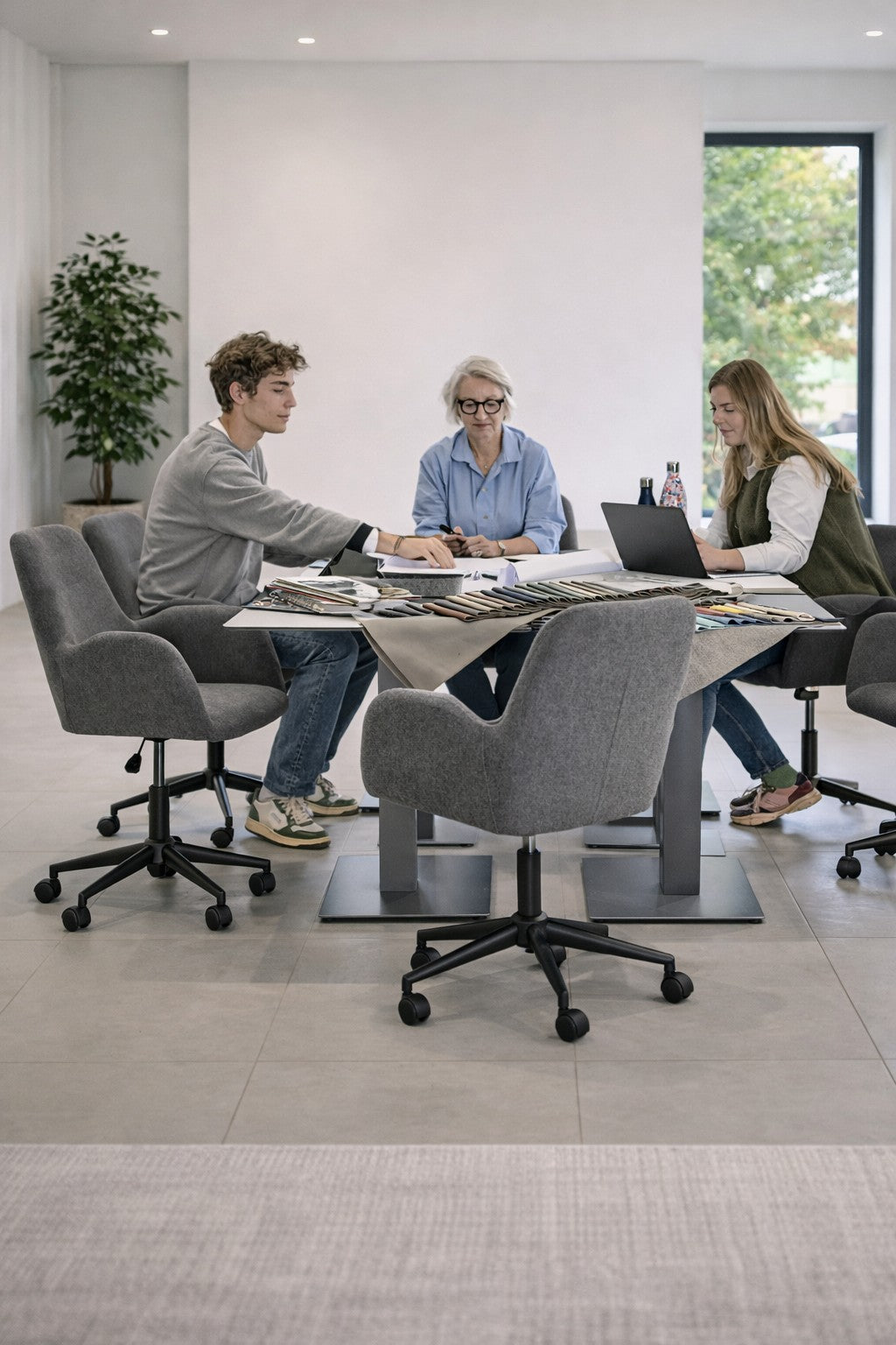 Fauteuil d'accueil et réunion Shino – Sur Roulettes