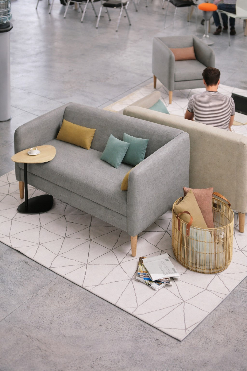 Canapé d'accueil Kanto pieds bois - 2 places